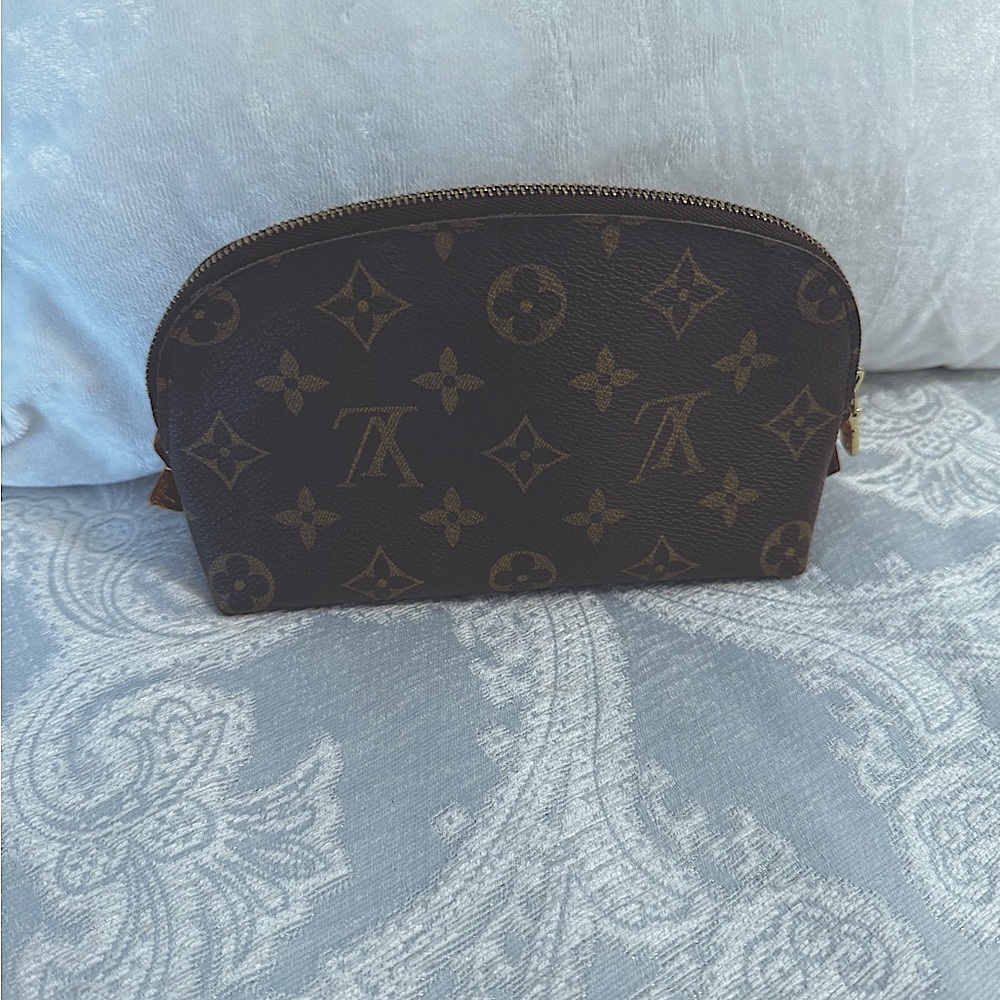 Louis Vuitton Monogram Cosmetic Bag / Pouch - Picture 9 of 10